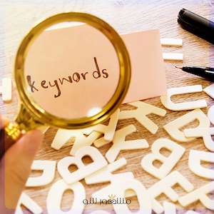 گروه مشهور شو تحلیل کلمات کلیدی و بهینه ‌سازی محتوا